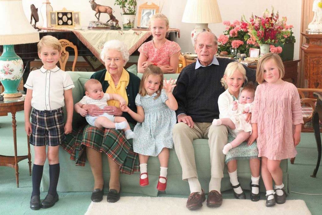 foto-pangeran-philip-dan-cicit-pangeran-george-dan-charlotte-louis-savannah-archie-harrison