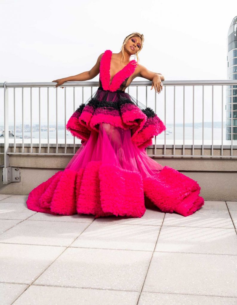 gaun laverne cox di oscars 2021
