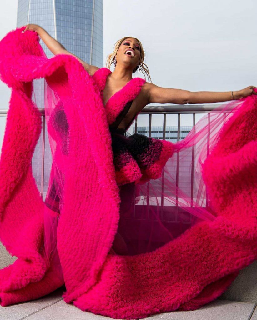 gaun terbaik laverne cox di oscars 2021 best dress busana