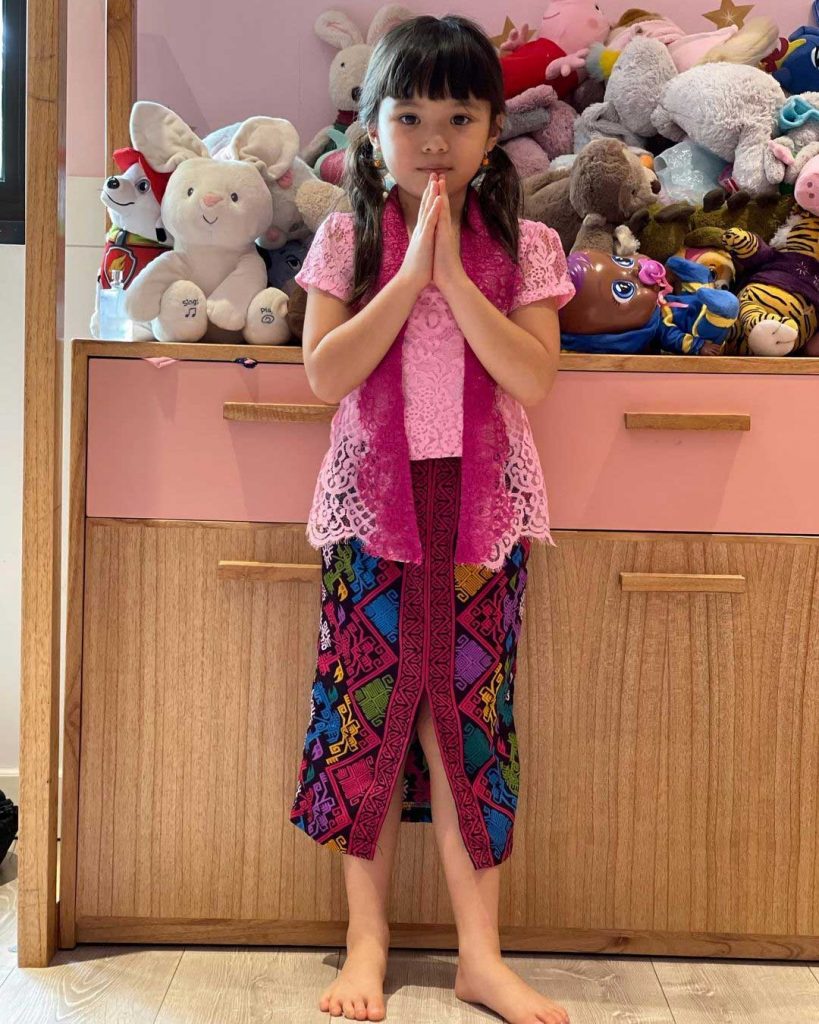 gempita-pakai-kebaya