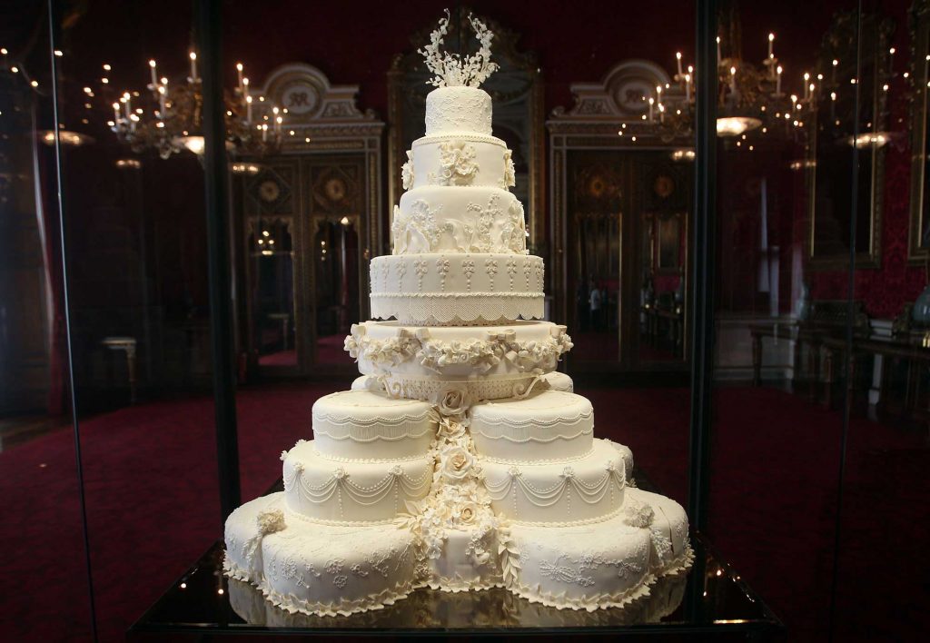 kue-pernikahan-kate-middleton-pengantin-dan-pangeran-william-2011