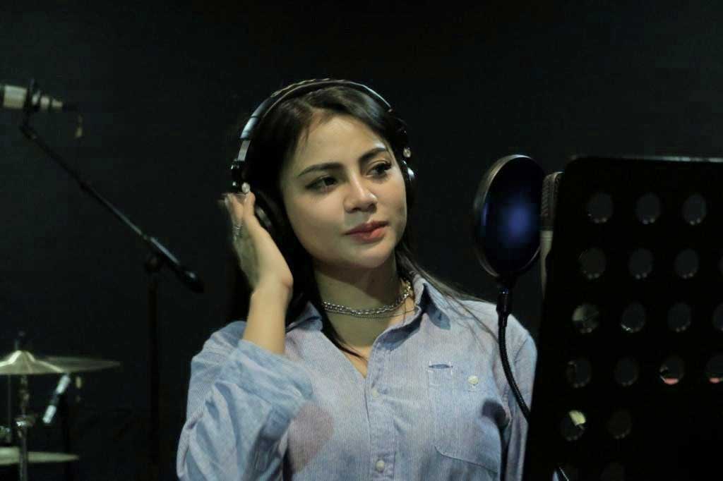 tisya-erni-hubungan-sule-dekat-model-dewasa-