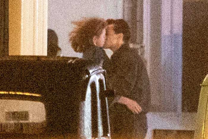 harry styles ciuman emma corin my policeman film baru