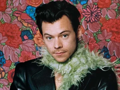 harry styles gay ciuman emma corrin