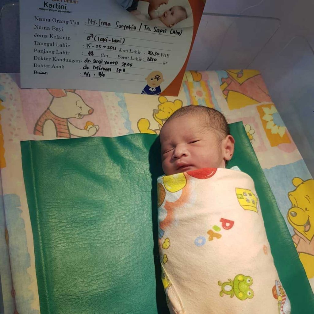 istri sapri pantun bang Irma Suryatin melahirkan anak ke dua putra