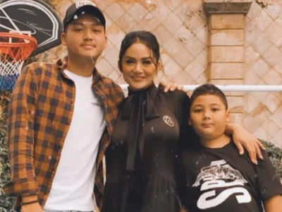 krisdayanti azriel hermansyah foto bersama akrab
