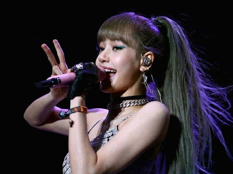 lisa blackpink ponytail