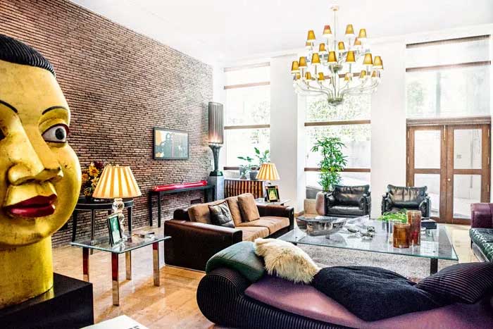 ruang tamu rumah shah rukh khan mannat