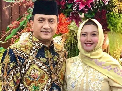 bella saphira pindah agama