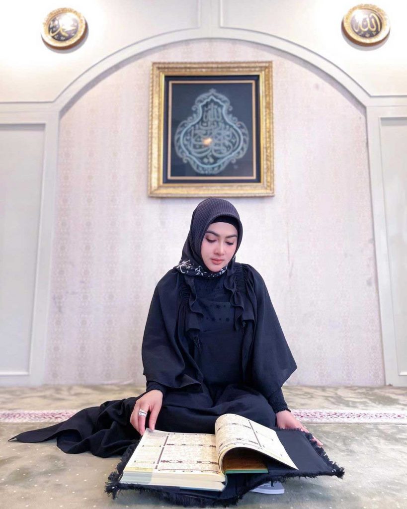 gaya berhijab syahrini 1