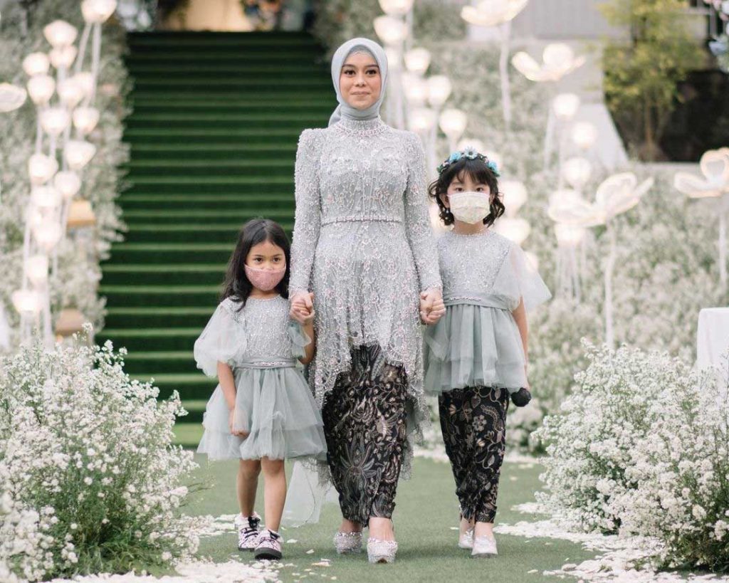 kebaya lesti kejora mirip dinda hauw lamaran