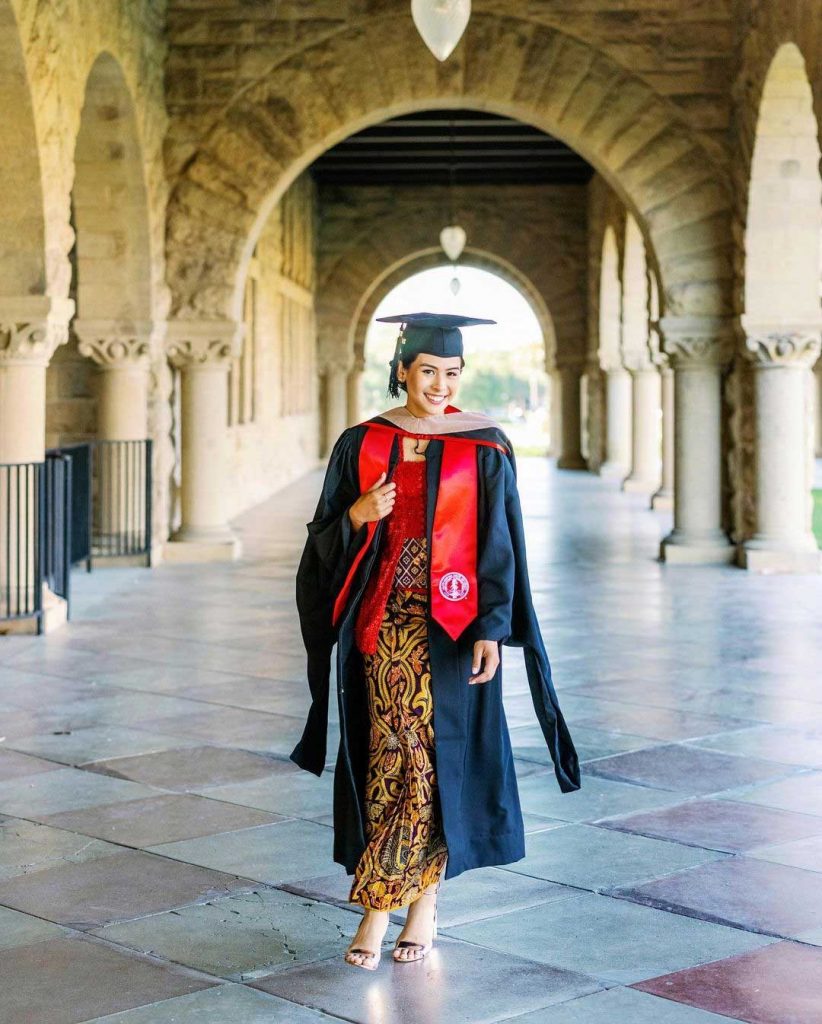 maudy ayunda lulus s2 stanford university universitas