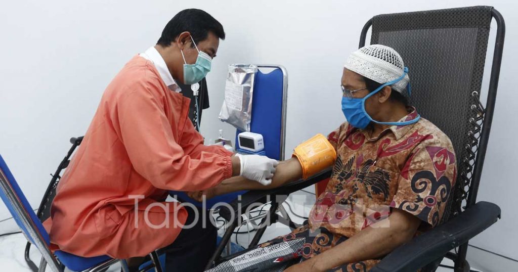 peserta-pertama-donor-darah-jombang