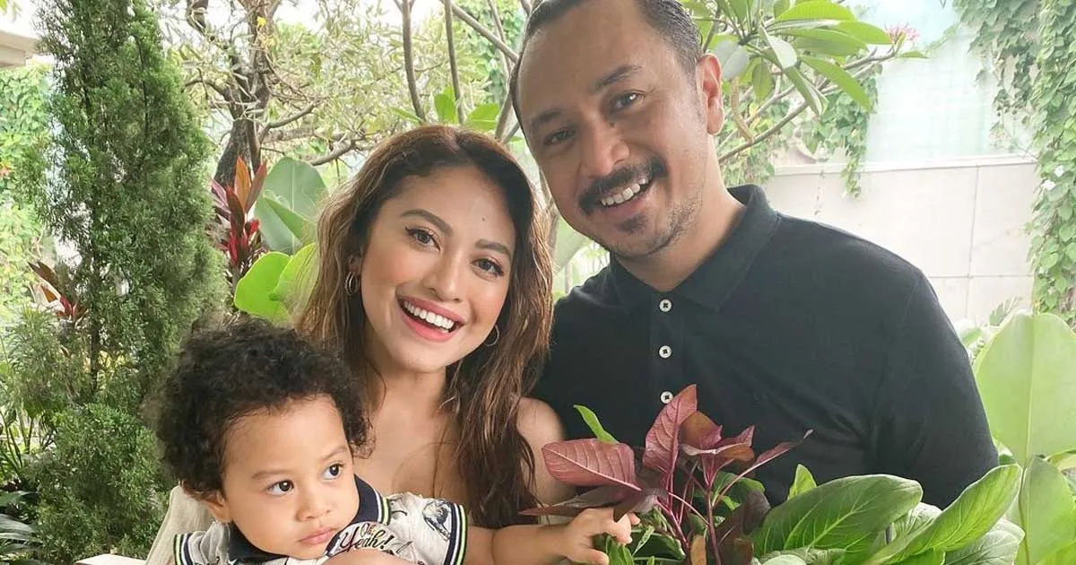 7 Potret Rumah Giring eks ‘Nidji’ yang Asri Banget. Kebun Sayurnya Curi Perhatian!