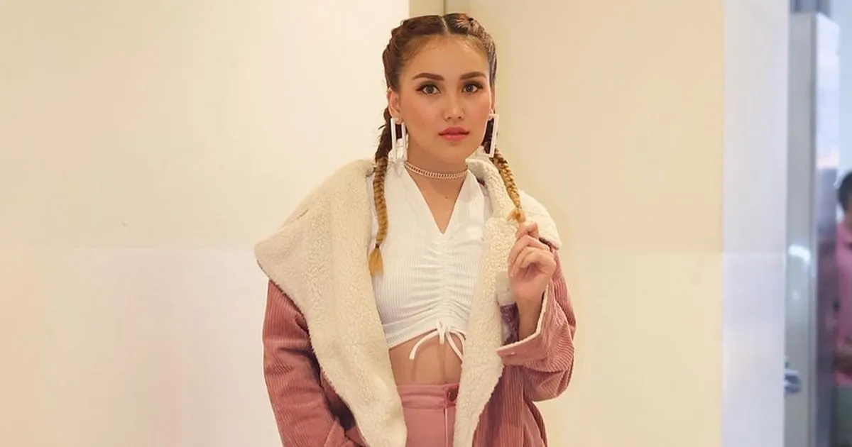 7 Aksi Ayu Ting Ting Saat Cover Dance K-Pop. Mirip Idol Korea Nggak Nih?
