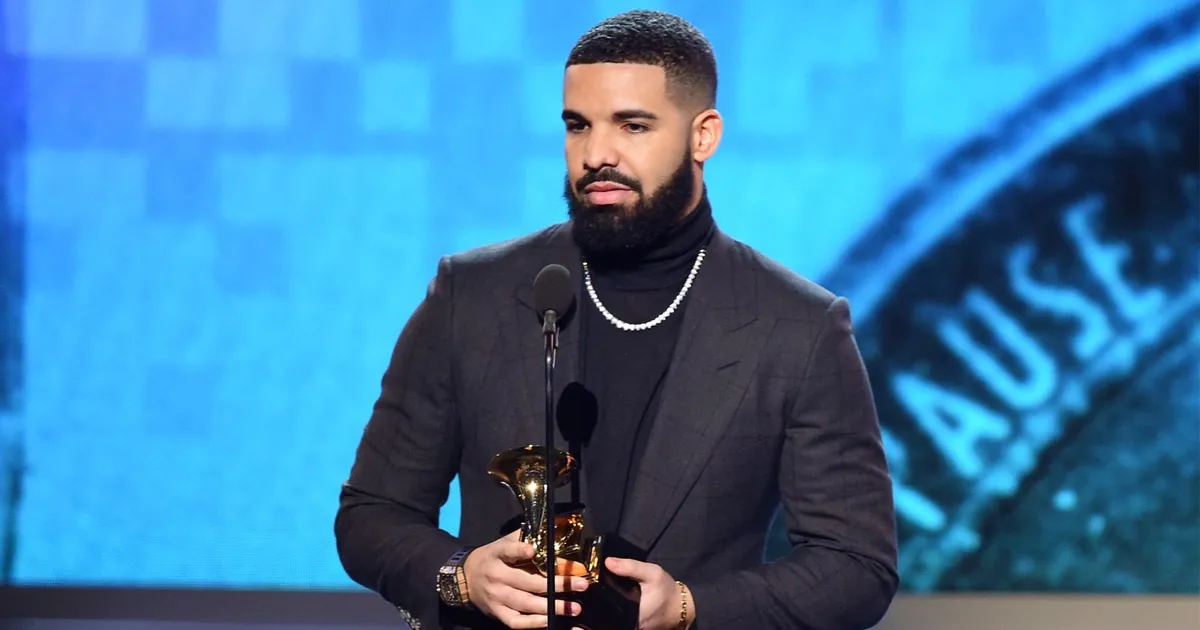 Demi Cinta, Drake Sewa Stadion Cuma Buat Dinner Bareng Kekasih