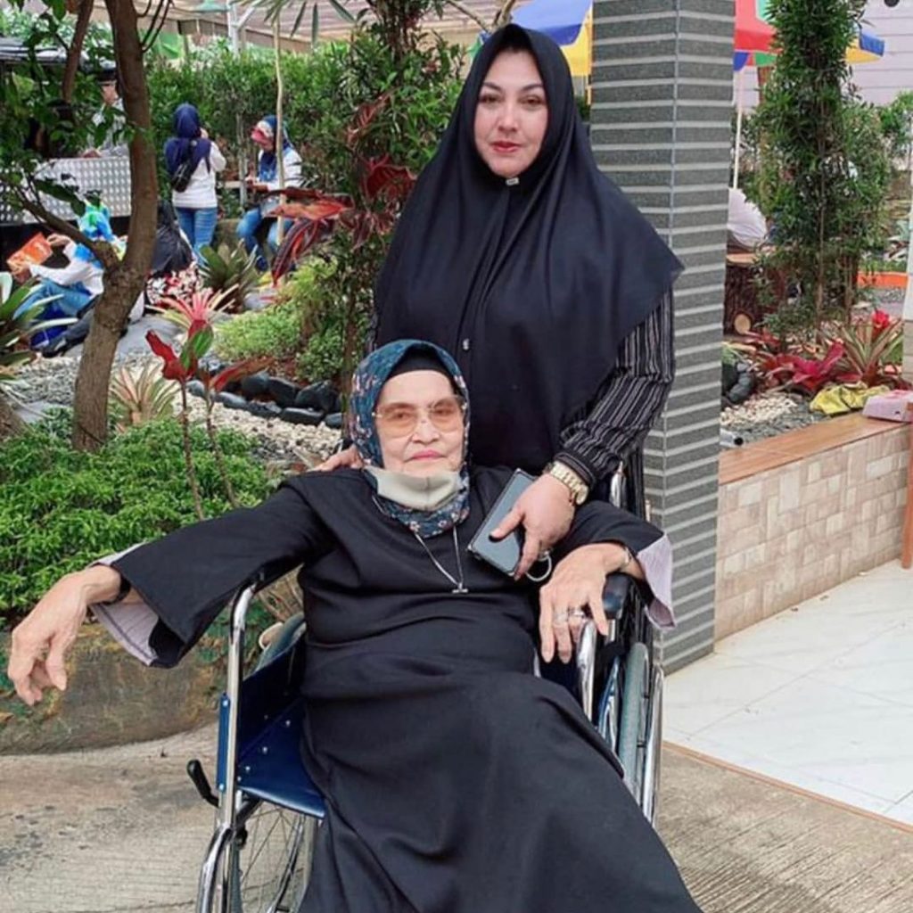 ibu kartika putri meninggal dunia