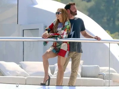 jennifer lopez dan ben affleck clbk kapal pesiar.jpg