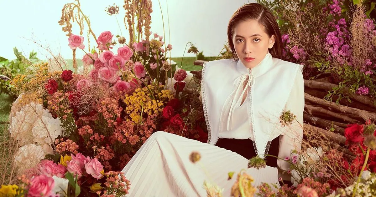 Yuk Tengok Foto-foto Rumah Adhisty Zara. Kamarnya Dibanjiri Merchandise BTS!