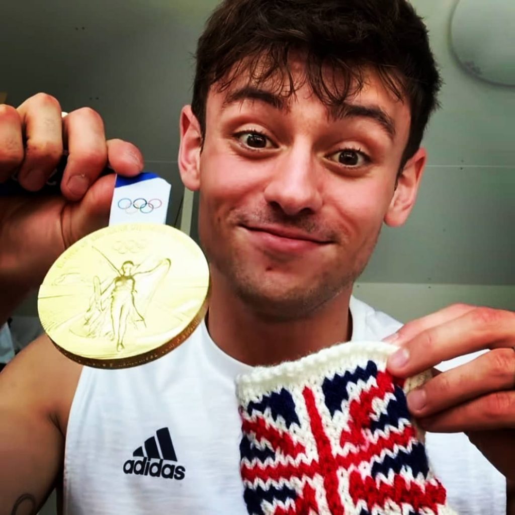 Tom daley merajut