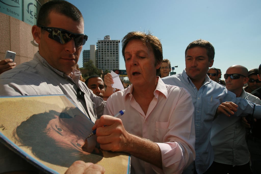 Sir-Paul-McCartney left handed