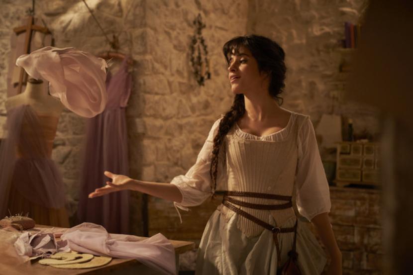 gaun camila cabello cinderella