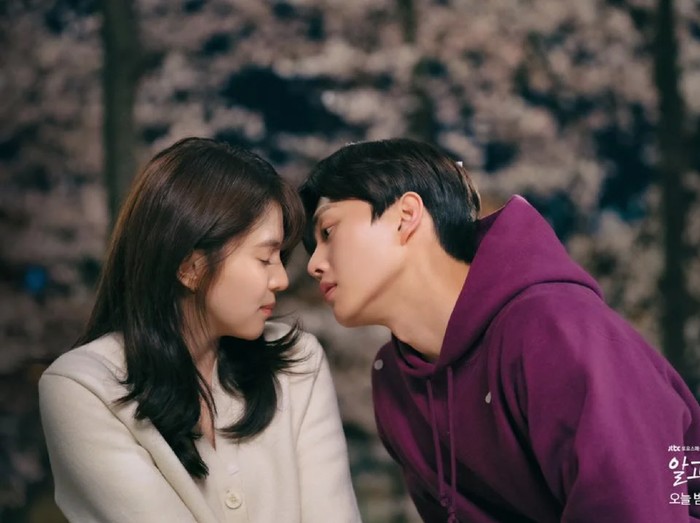 han so hee song kang jatuh cinta