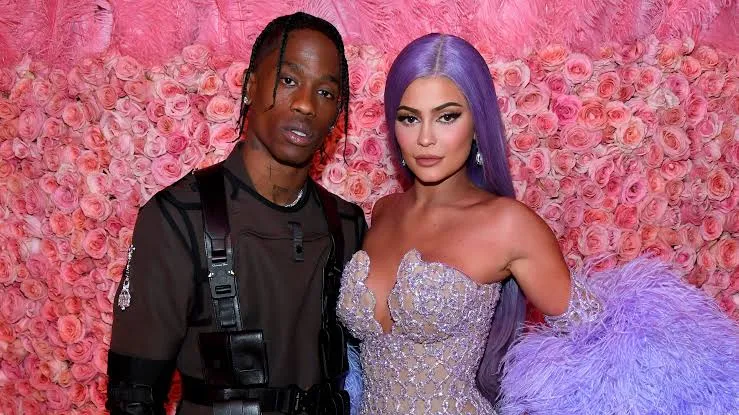 Kylie Jenner Hamil Lagi! Travis Scott kah Ayah si Bayi?