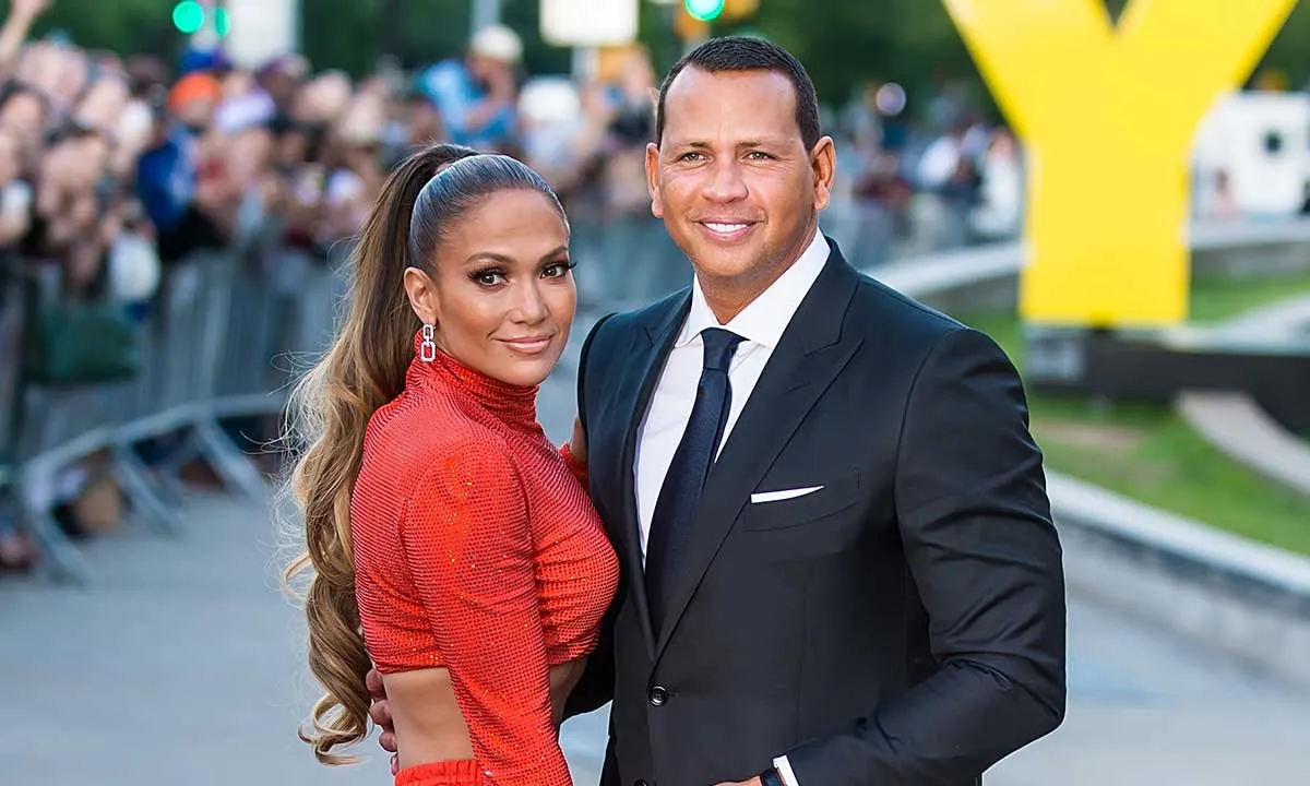 Resmi Move On, Jennifer Lopez Menghapus Semua Foto Mantan