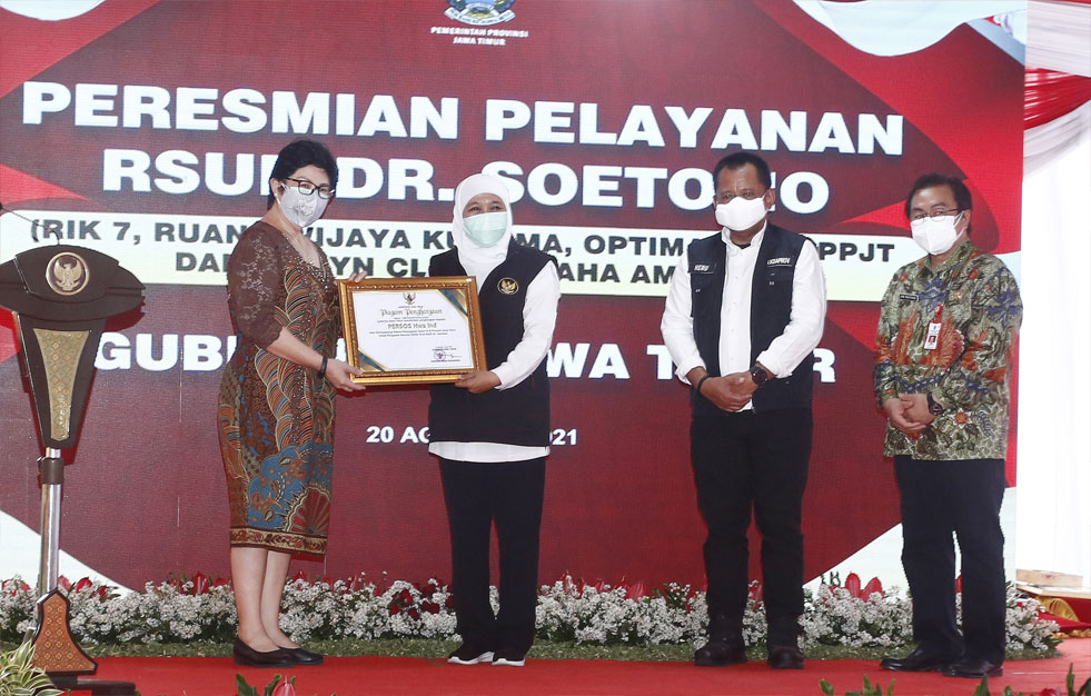 merry-tanhart-penghargaan-khofifah-guber-jawa-timur