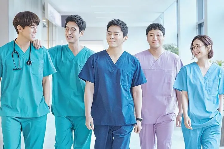 Selain Hospital Playlist, 7 Drakor Berlatar Medis Ini Nggak Kalah Seru