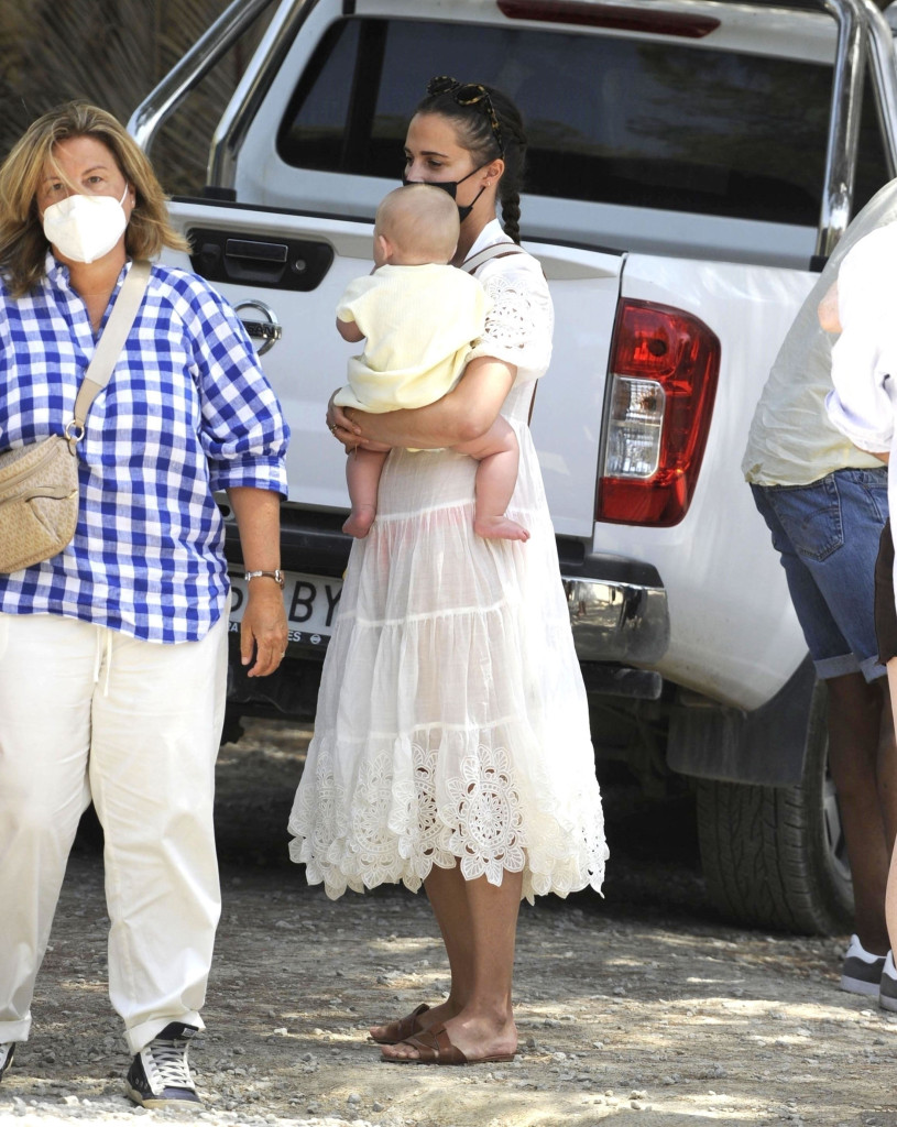 alicia vikander anak melahirkan foto bayi