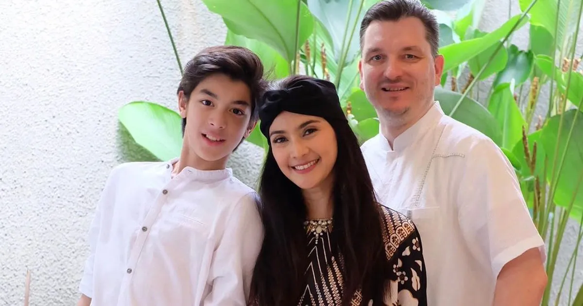 20 Tahun Dirahasiakan, Maudy Koesnaedi Beberkan Foto Pernikahan Aslinya