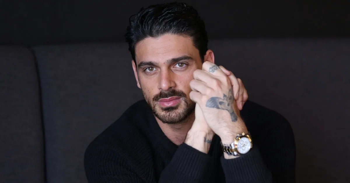 Beda Banget! Penampilan Terbaru Michele Morrone Bikin Heboh