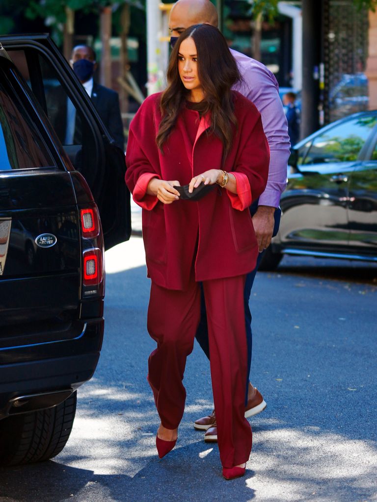 meghan-markle-dan-pangeran-harry-mengunjungi-sekolah-miskin-di-new-york-1.jpg