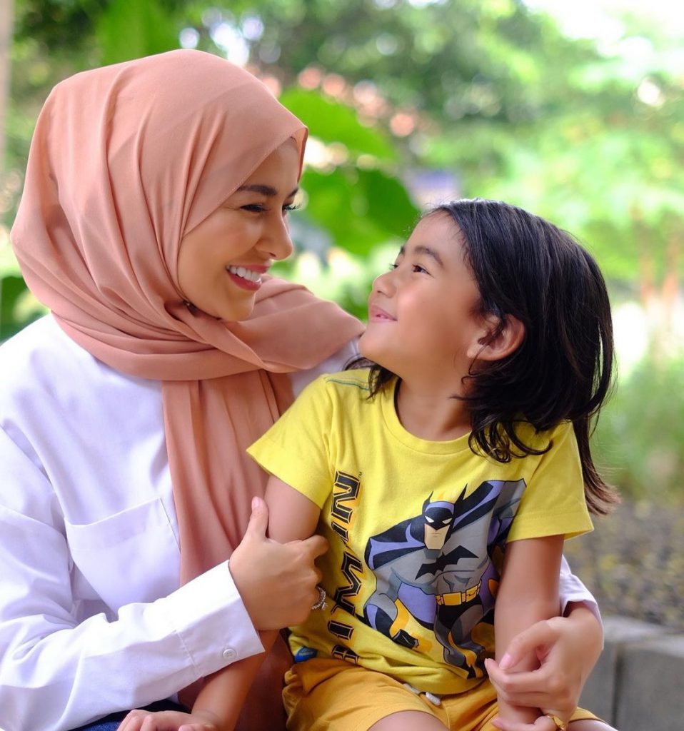 meisya siregar dan anak bambang