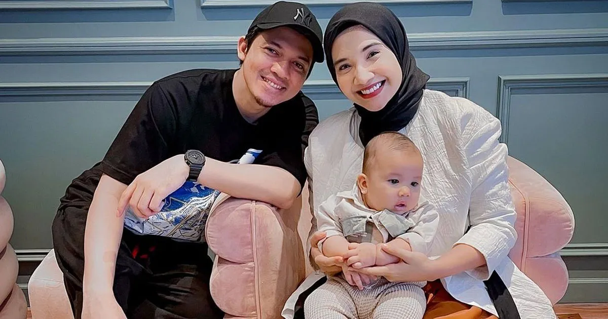Baby Paling Stylish! Tengok Gaya Anak Zaskia Sungkar Saat Liburan di Belanda