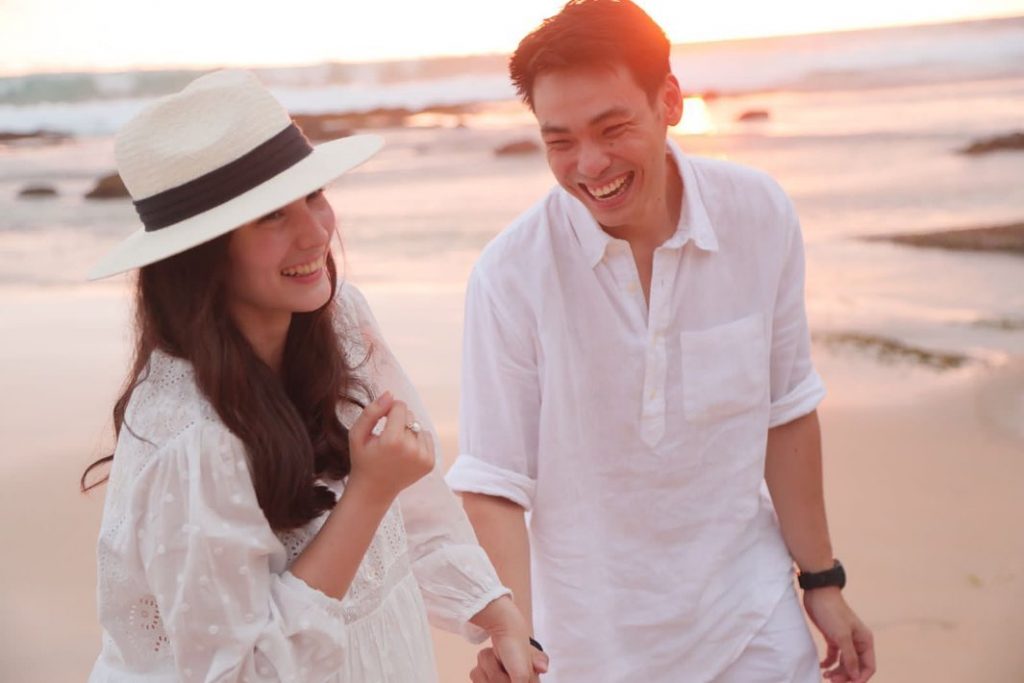 chelsea islan dilamar di tepi pantai 1