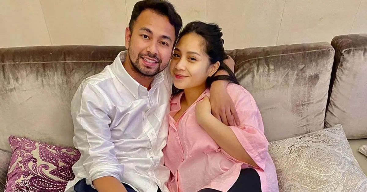 Nagita Slavina Akhirnya Ungkap Wajah Bayinya. Mirip Siapa Nih?