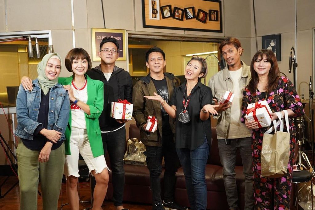foto mesra dina lorenza dan ariel noah dijodohkan 1