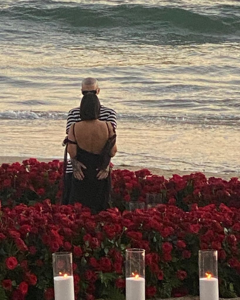 kourtney kardashian lamaran tunangan dilamar travis barker 1