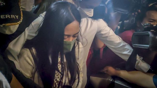 rachel-vennya-di-polda-metro-jaya-dan-salim-nauderer