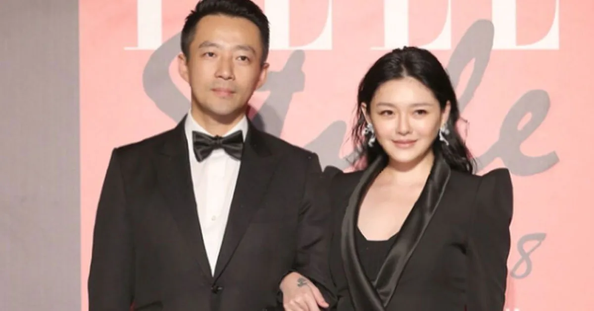 Suami Hapus Foto-Foto Mesra Bareng Barbie Hsu. Resmi Cerai?