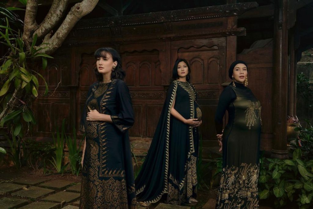 foto-maternity-shoot-nadine-chandrawinata-tiga-puteri-indonesia-zivanna-letishia-dan-dea-foto