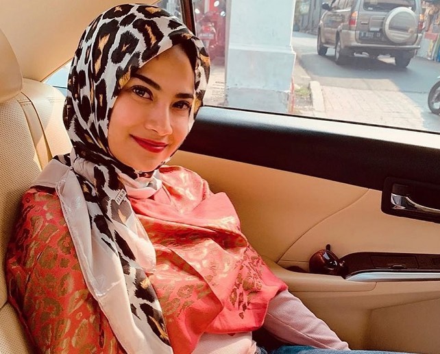 foto vanessa angel pakai hijab