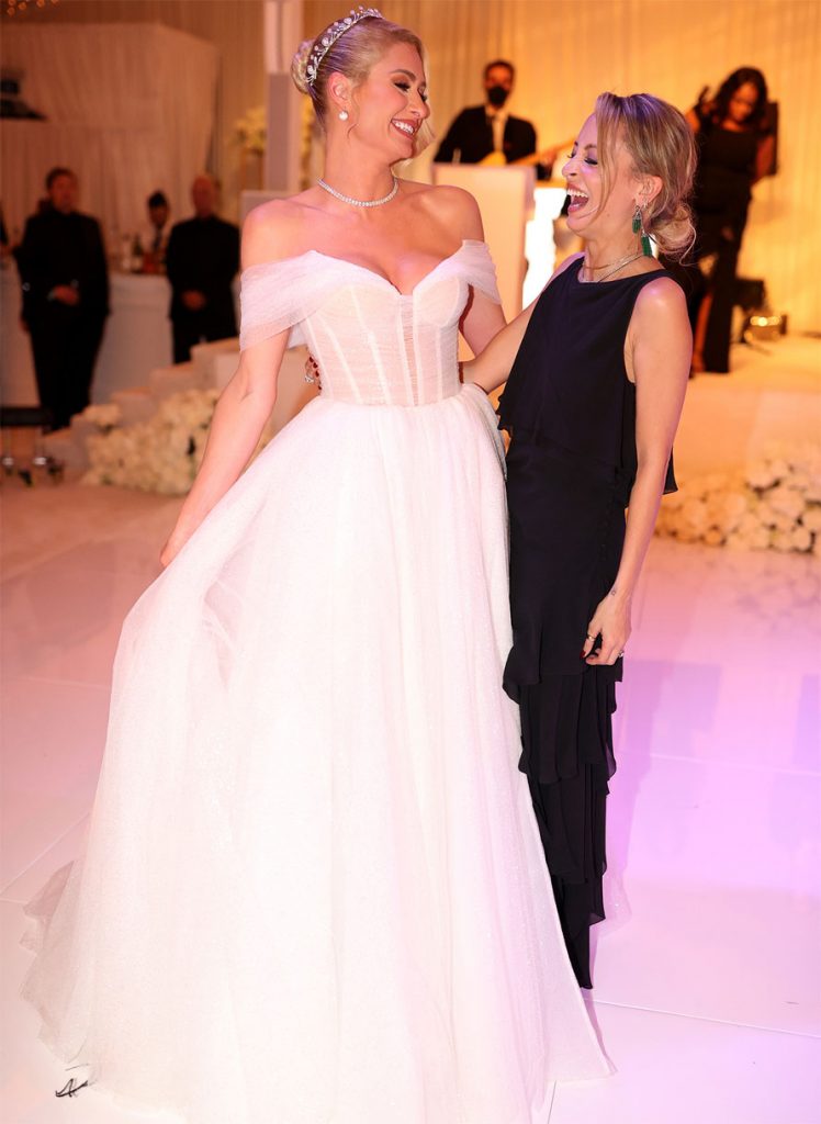 gaun-pengantin-2-paris-hilton-resepsi-pernikahan