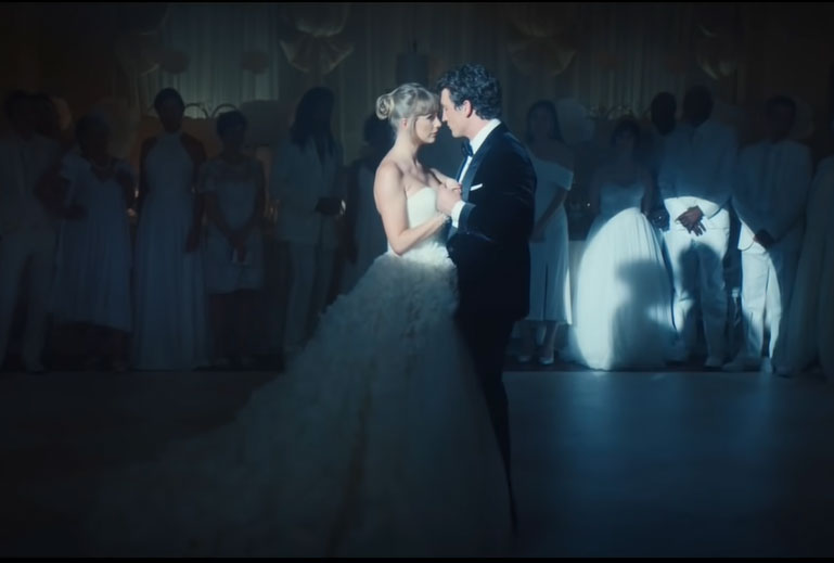 gaun-pengantin-taylor-swift-di-video-klip-i-bet-you-think-about-me