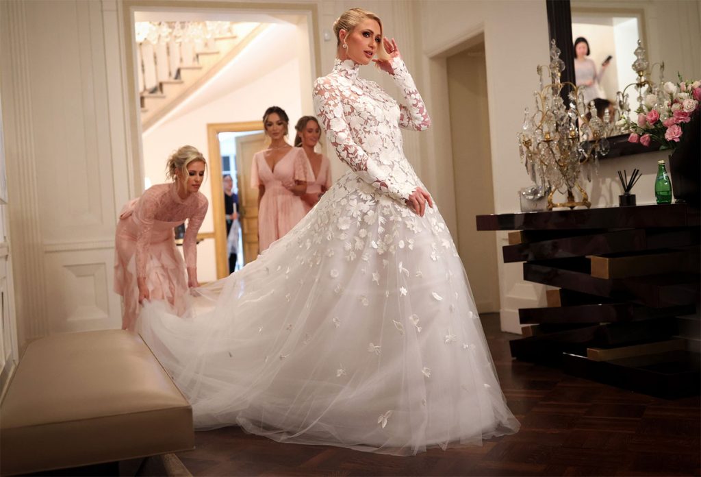 gaun-pernikahan-pengantin-paris-hilton-dan-caretr-reum