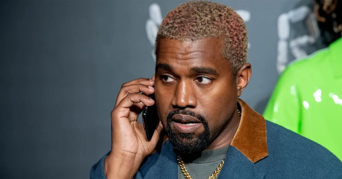 Ngaku Masih Cinta Kim Kardashian, Kanye West Terciduk Gandeng Pacar Baru