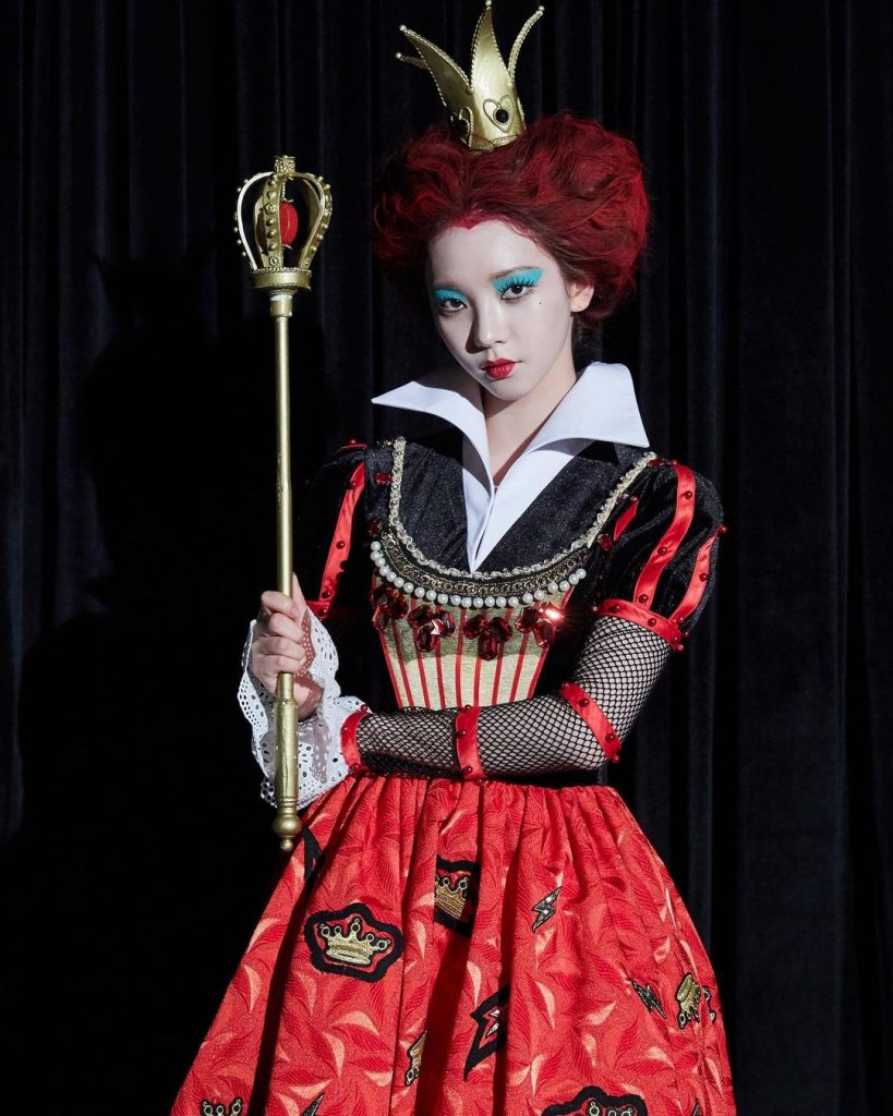 kostum halloween idol k-pop karina aespa queen of hearts